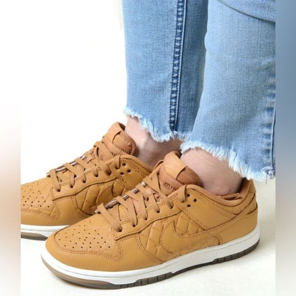 Nike Dunk Low Wheat Brown White Shoes Women Size 9.5 New